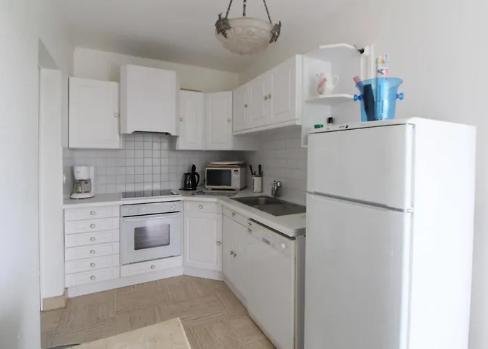 Apartment Spacieux 95m2 Au Pied De La Avec Jardin Et Parking - Fr-1-494-70 *